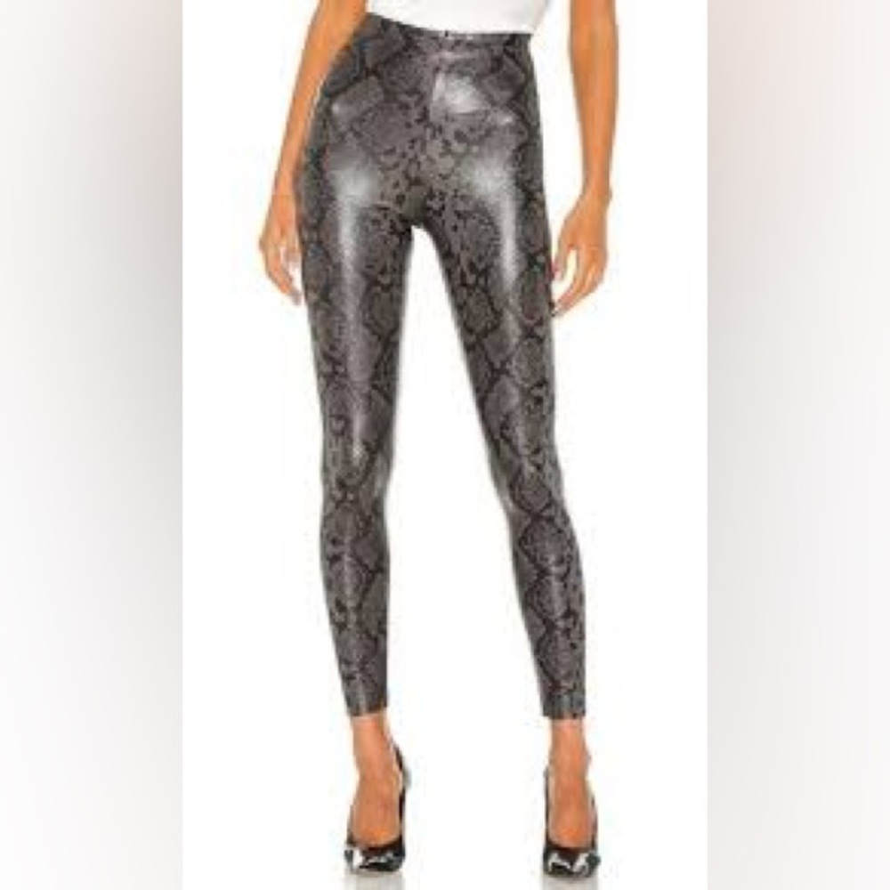 7 For-All-Mankind *NWT* Snakeskin Faux Leather leggings Size Medium